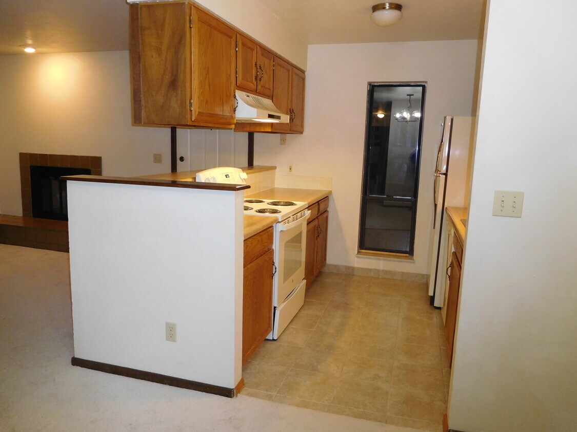 Building Photo - 2800 Kalmia Ave