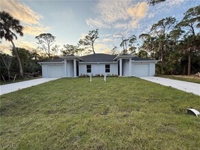 Building Photo - 447 Camrose St