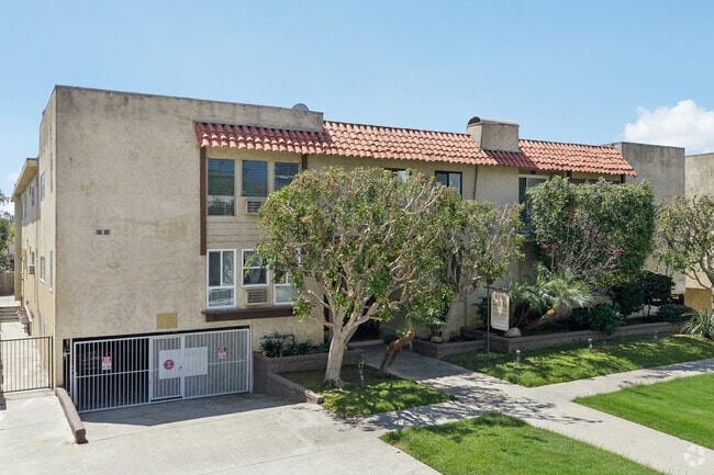 Building Photo - 10844 Rose Ave