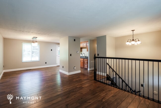 Building Photo - 4 Bedroom in Great Location