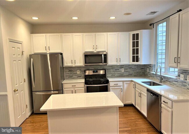 Foto del edificio - 8521 Bertsky Ln