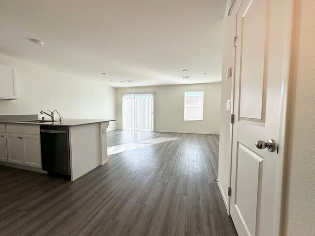 Building Photo - 4495 Honey Hls Ave