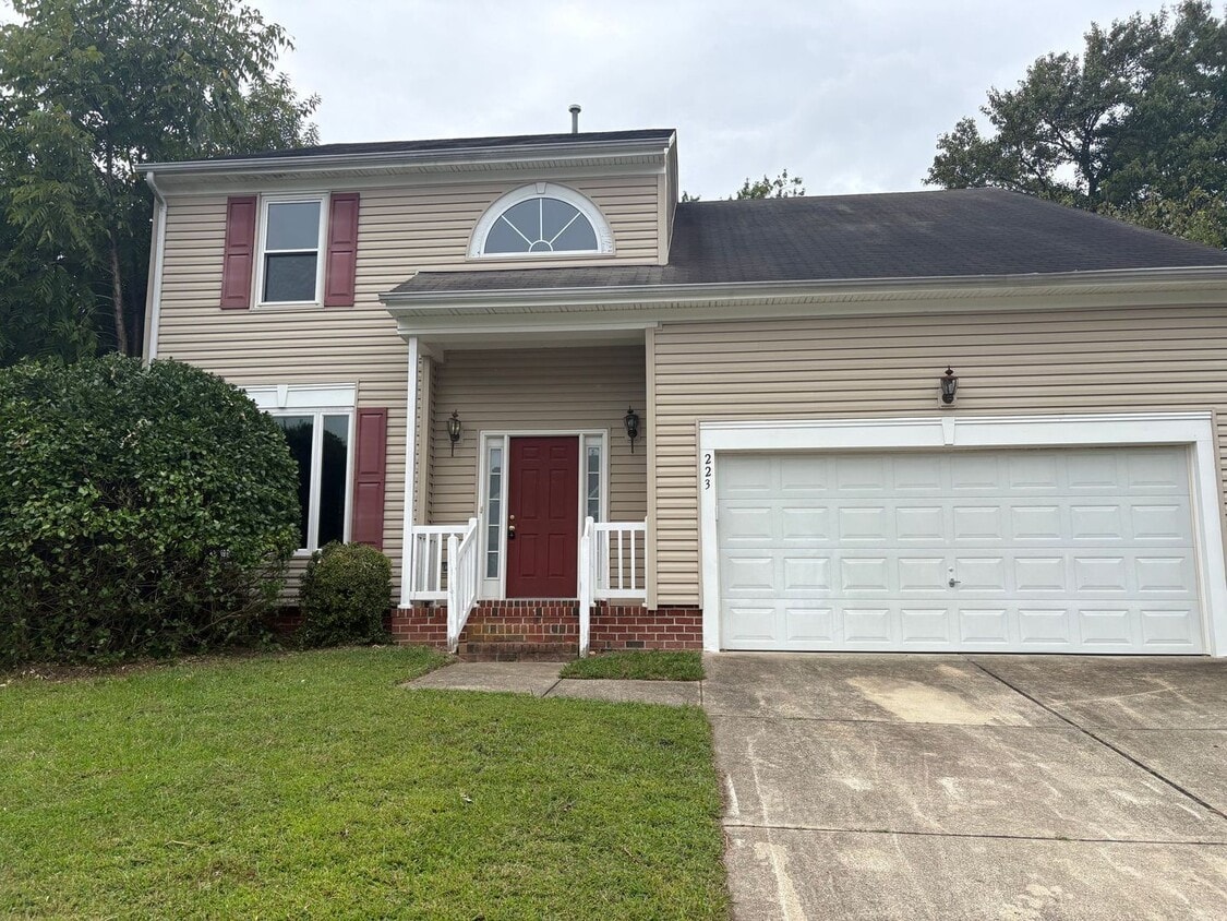 Foto principal - 223 Woodburne Ln