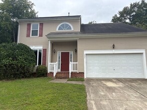 Building Photo - 223 Woodburne Ln