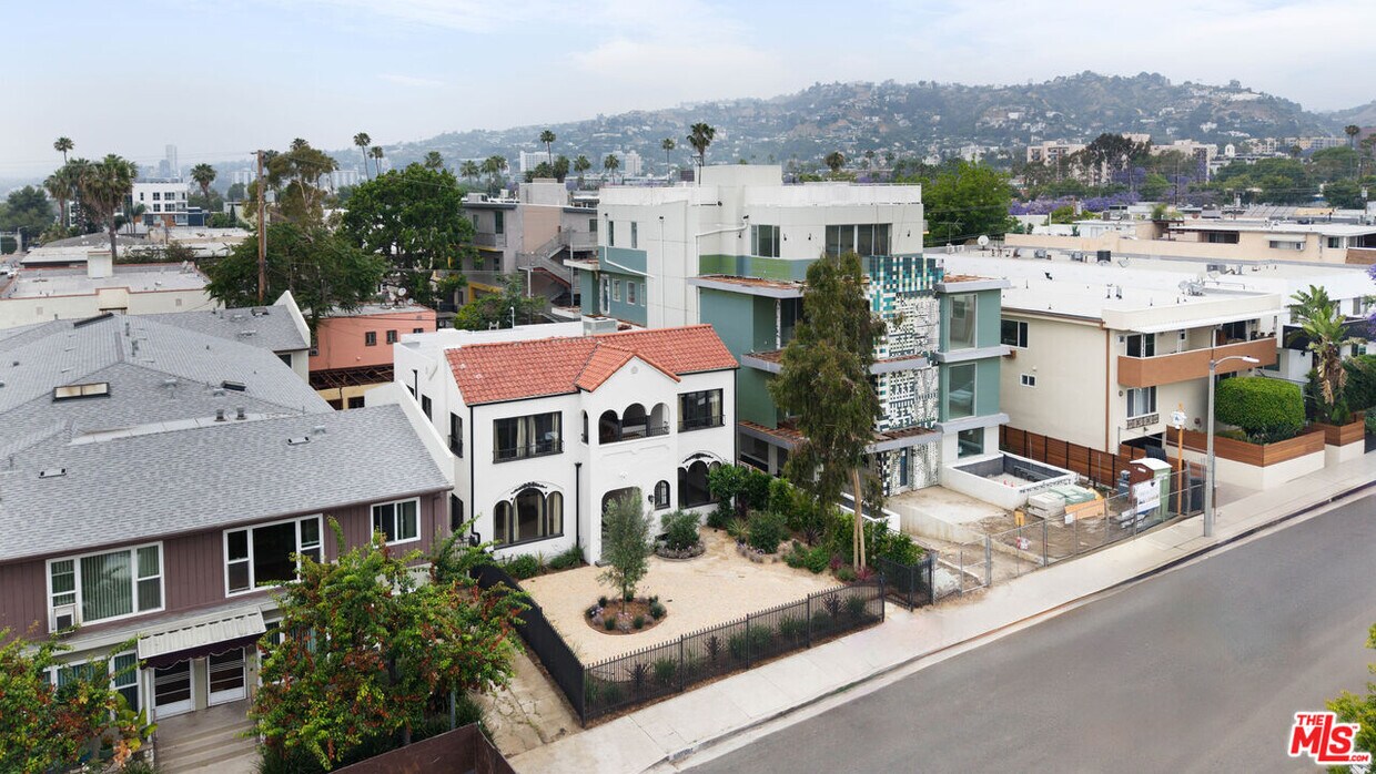 Foto del edificio - 1007 N Genesee Ave