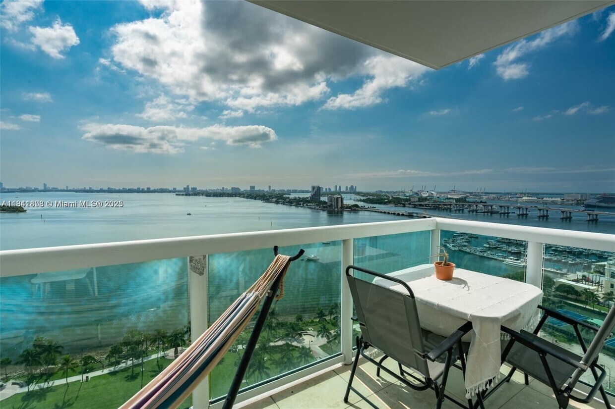 Foto principal - 1800 N Bayshore Dr
