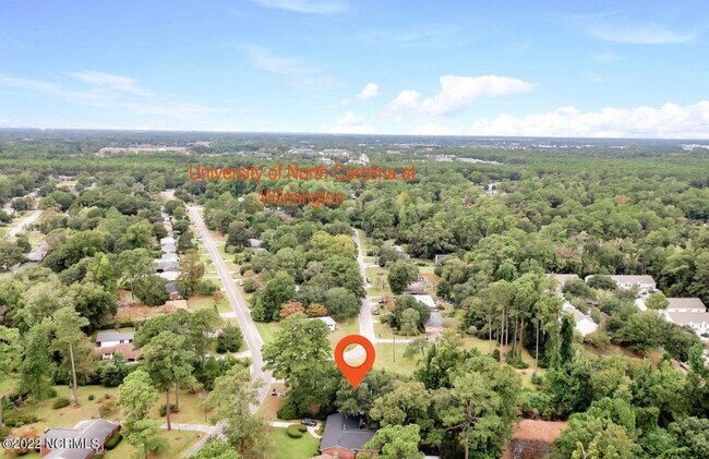 Foto del edificio - 5501 Andover Rd