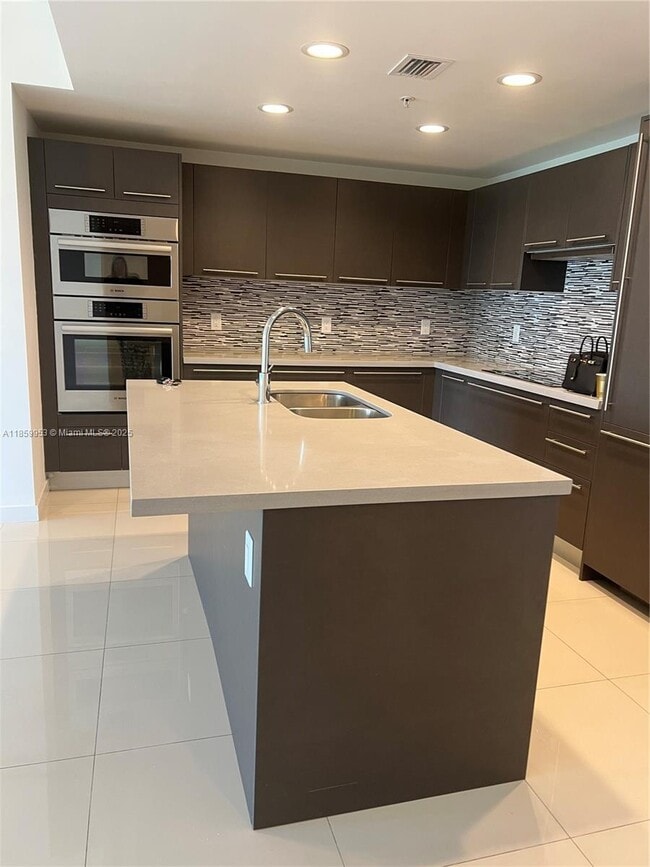 Foto del edificio - 7825 NW 107th Ave