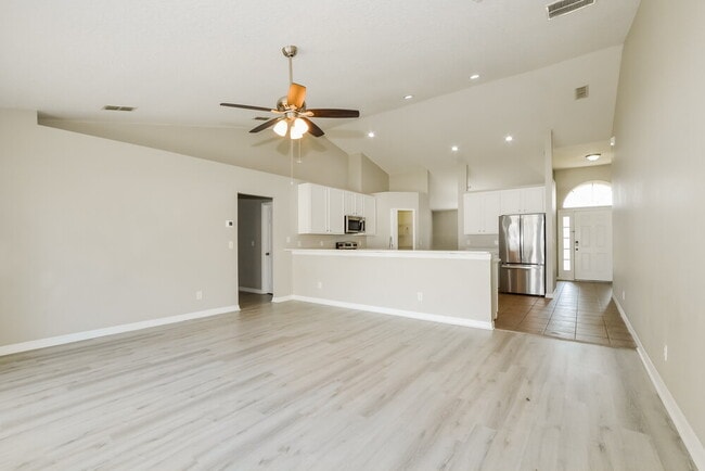 Building Photo - 4619 Woodford Dr