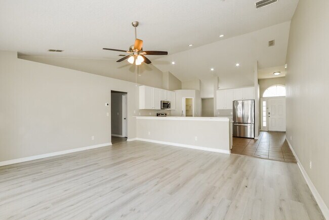 Foto del edificio - 4619 Woodford Dr