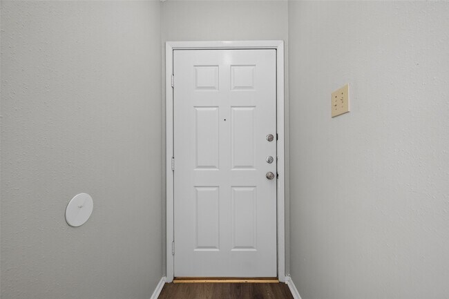 Foto del edificio - 2403 Autumn Springs Ln