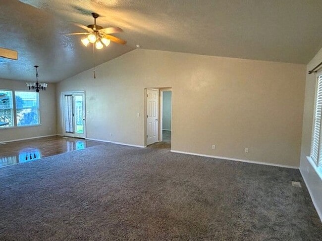 Foto del edificio - Beautiful and spacious 3 bed 2 bath home in Meridian just off Ten Mile and W Pine Ave