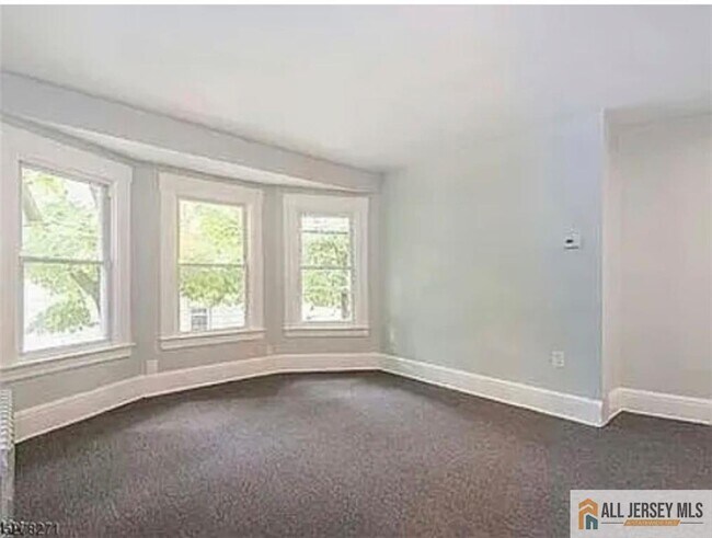 Foto del edificio - 737 Kensington Ave