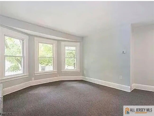 Foto del edificio - 737 Kensington Ave