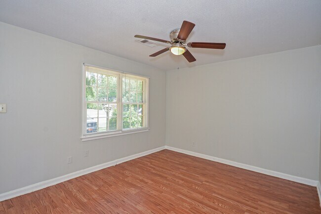Foto del edificio - 1138 Perry Hill Rd