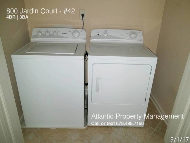 Building Photo - 800 Jardin Ct