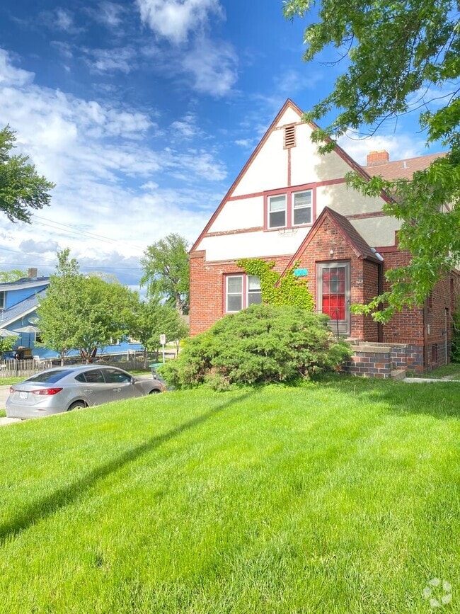 Building Photo - 1111 N 50th St