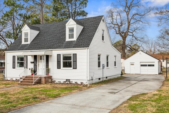 Building Photo - 32 Hitchens Ln