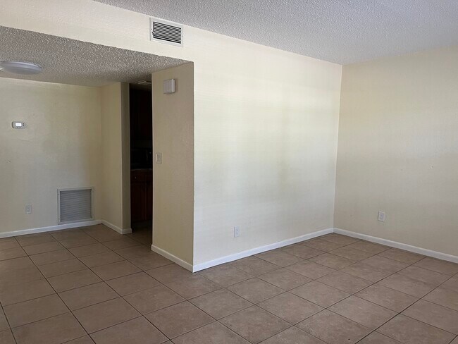Foto del edificio - 2176 Winchester Rd N