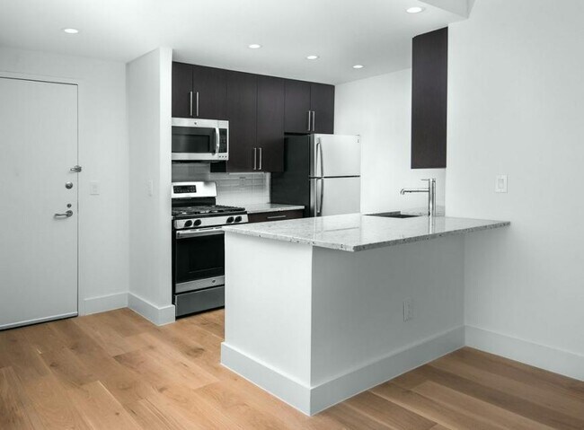 Building Photo - 1 bedroom in New York NY 10004