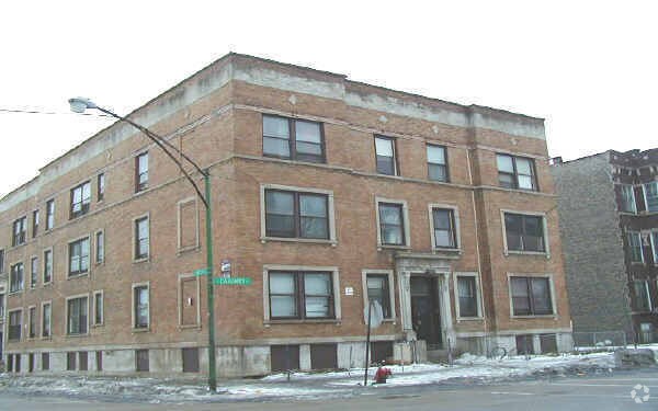 Foto principal - 5701 S Calumet Ave