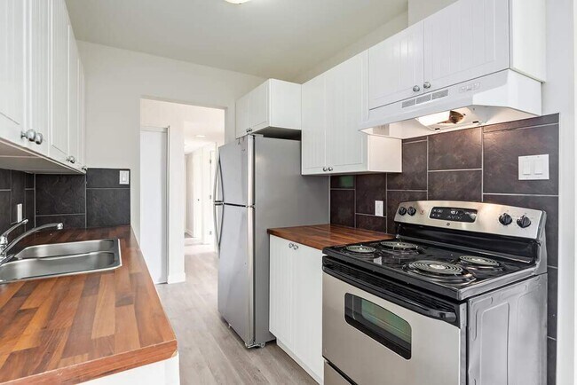 Building Photo - Cassils Plaza