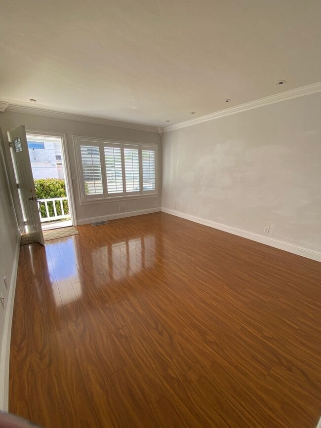 Foto del edificio - Cozy 2 bedroom 1 bath home Huntington Park
