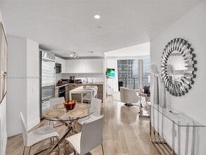 Building Photo - 1300 Brickell Bay Dr