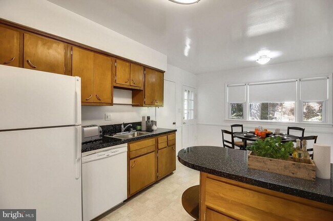 Building Photo - 8012 Whittier Blvd