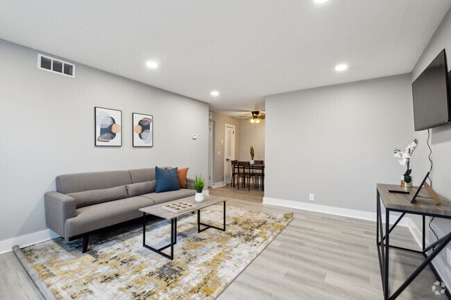 Building Photo - 600 Whispering Hills Dr