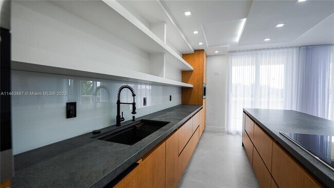 Building Photo - 20191 E Country Club Dr