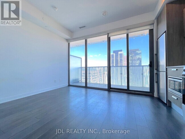 Photo du bâtiment - 50 Charles St E