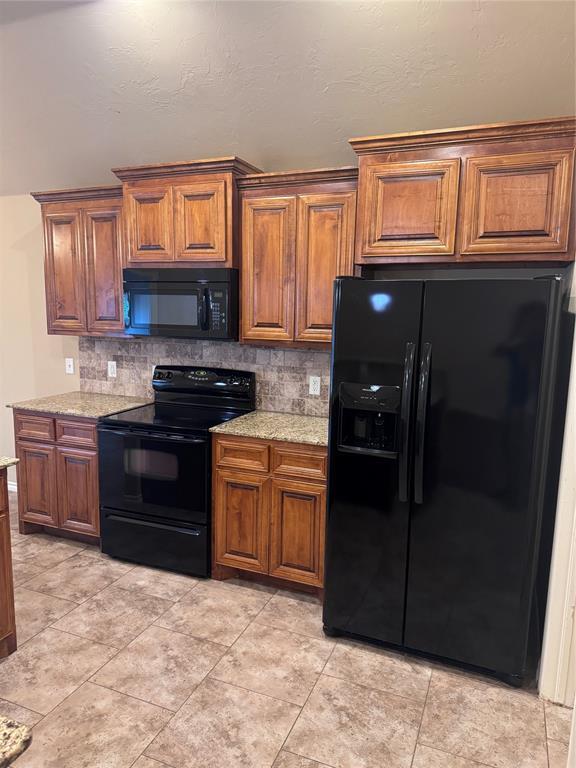 Foto del edificio - 7604 Meadow Lake Dr