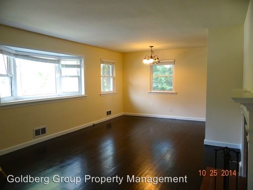 Building Photo - 121 Whitmoor Ter