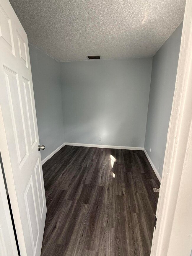 Foto del edificio - 927 S G St