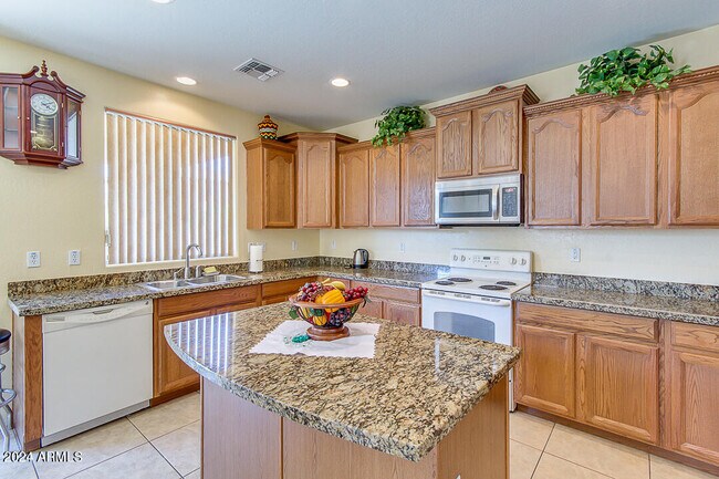 Building Photo - 7352 W Valencia Dr