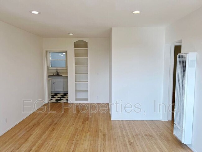 Building Photo - 5828 Condon Ave