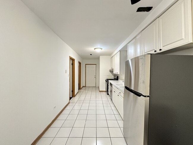 Building Photo - 918 N Paulina St