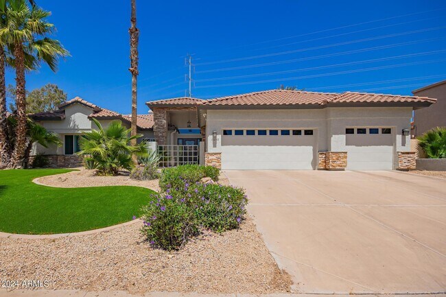 Building Photo - 10230 E Cochise Dr