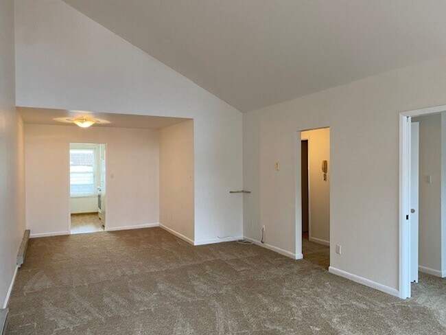 Building Photo - Walk to downtown!! Great location!! Secure...