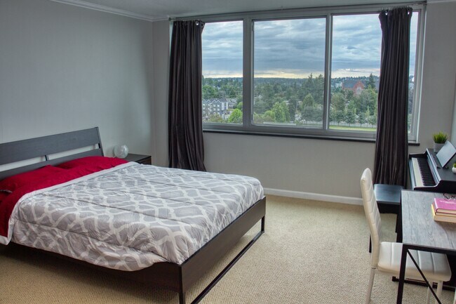 Habitación en el piso 12 con excelentes vistas al norte y mucha luz natural. - 4540 8th Ave NE