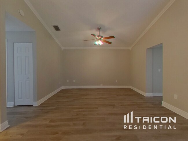 Building Photo - 8201 Golden Bear Loop