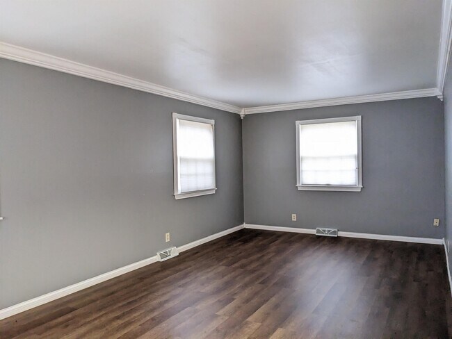 Building Photo - 4821 Edgewood Hills Dr