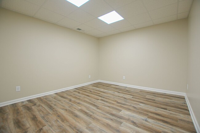 Building Photo - Quaint One Bedroom Apartment Off Ringgold Rd.