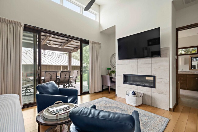 Building Photo - 2113 Barbaro Way