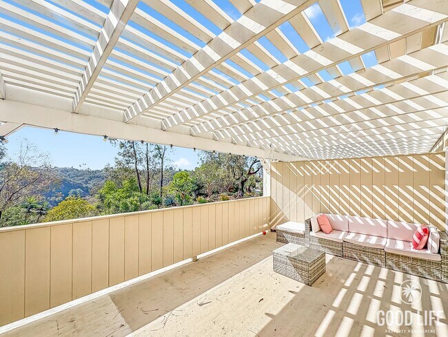 Foto del edificio - Beautiful 2B/1.5BA Condo For Rent In Unive...