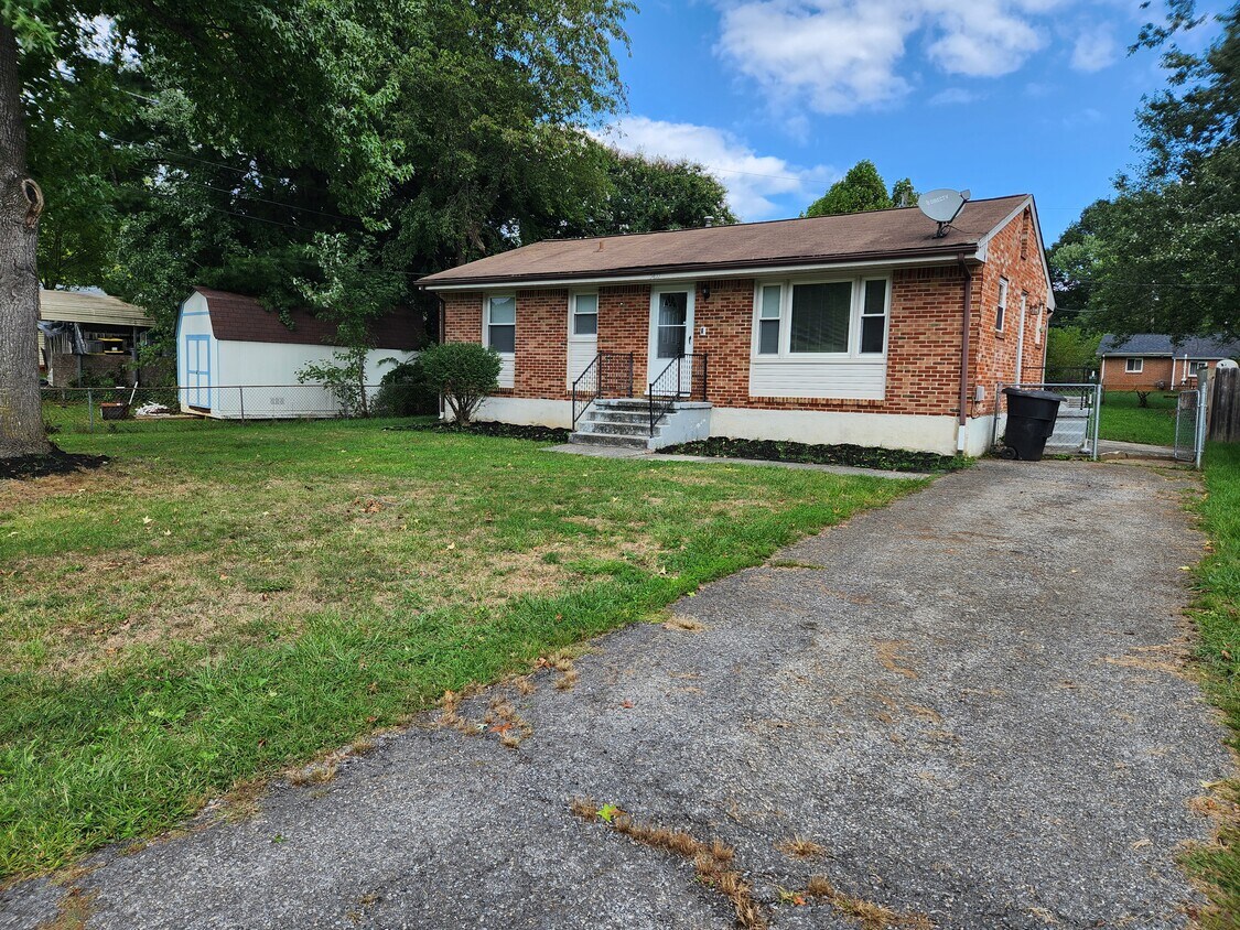Primary Photo - 5433 Palm Valley Rd