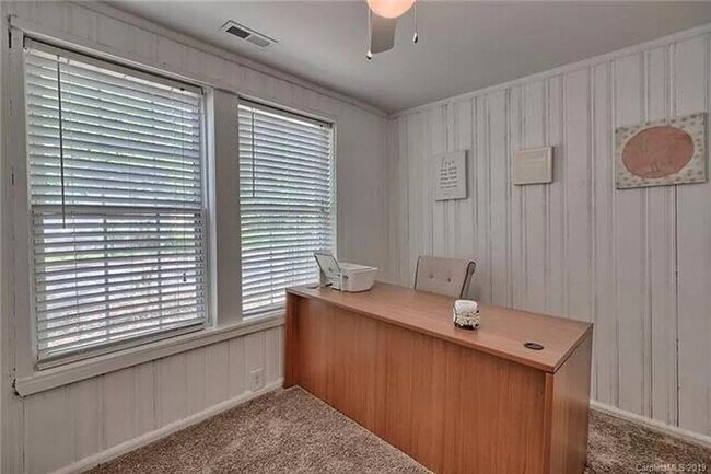 Building Photo - Rooms for rent in Charlotte