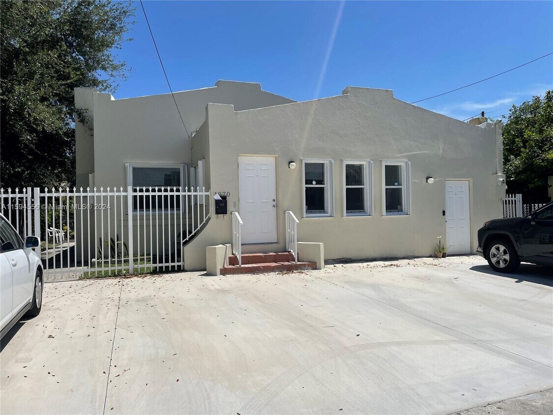Primary Photo - 1870 NW 5th St
