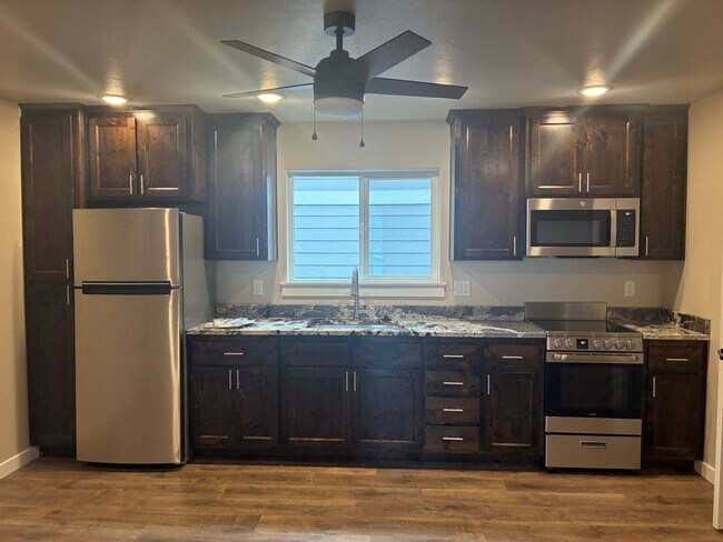 Foto del edificio - Modern 1 Bedroom, 1 Bath In White City Utilities Included